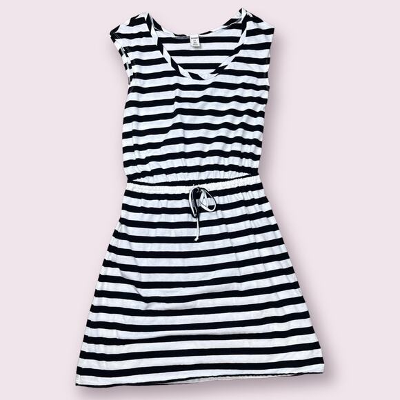 Old Navy Dresses & Skirts - 💎5/$25💎 Old Navy striped dress